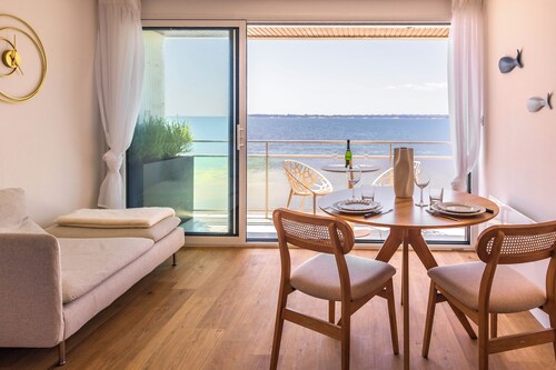Rêve Bleu – Seafront Studio with Balcony, Concarneau