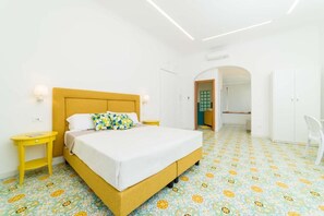 1 bedroom, iron/ironing board, free WiFi, bed sheets - Sara Luxury Rooms - Positano Room (Meta)