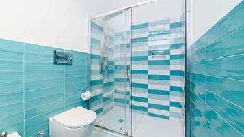 Haartrockner, Bidet, Seife, Shampoo