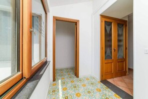Interior - Sara Luxury Rooms - Capri Room (Meta)