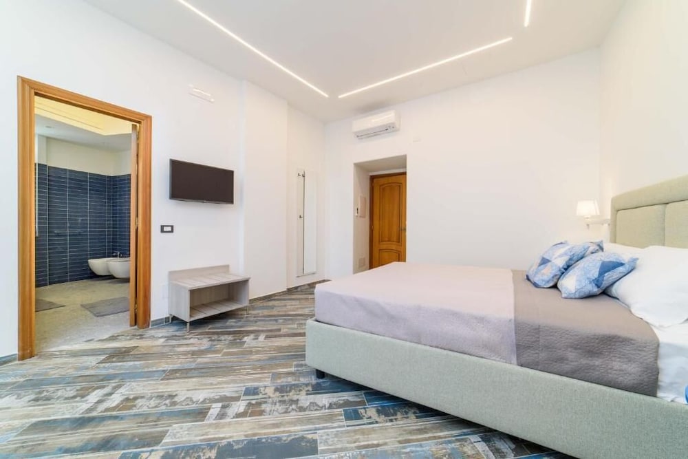 Sara Luxury Rooms - Capri Room - Meta | Vrbo