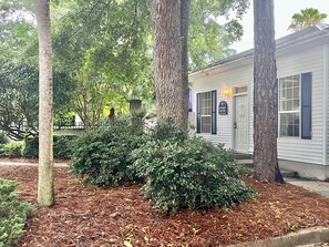 Exterior - Beach Square 2 –optional BIKES – Walk 2 Redfern Village, shops, and restaurants! (St. Simons Island)