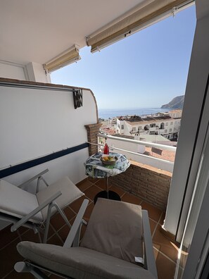 Outdoor dining - Lovely 2 bed apartment within walking distance to the beach and town (La Herradura)