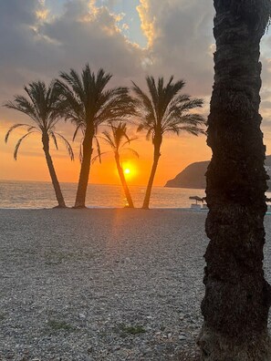 Beach - Lovely 2 bed apartment within walking distance to the beach and town (La Herradura)