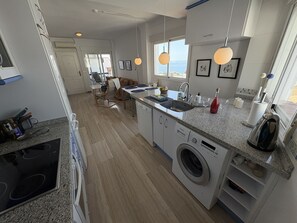 Kühlschrank, Mikrowelle, Ofen, Geschirrspüler