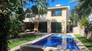 Pool - 3-bedroom house in charming Puerto Aventuras, private pool, golf view, 3 min sea (Puerto Aventuras)