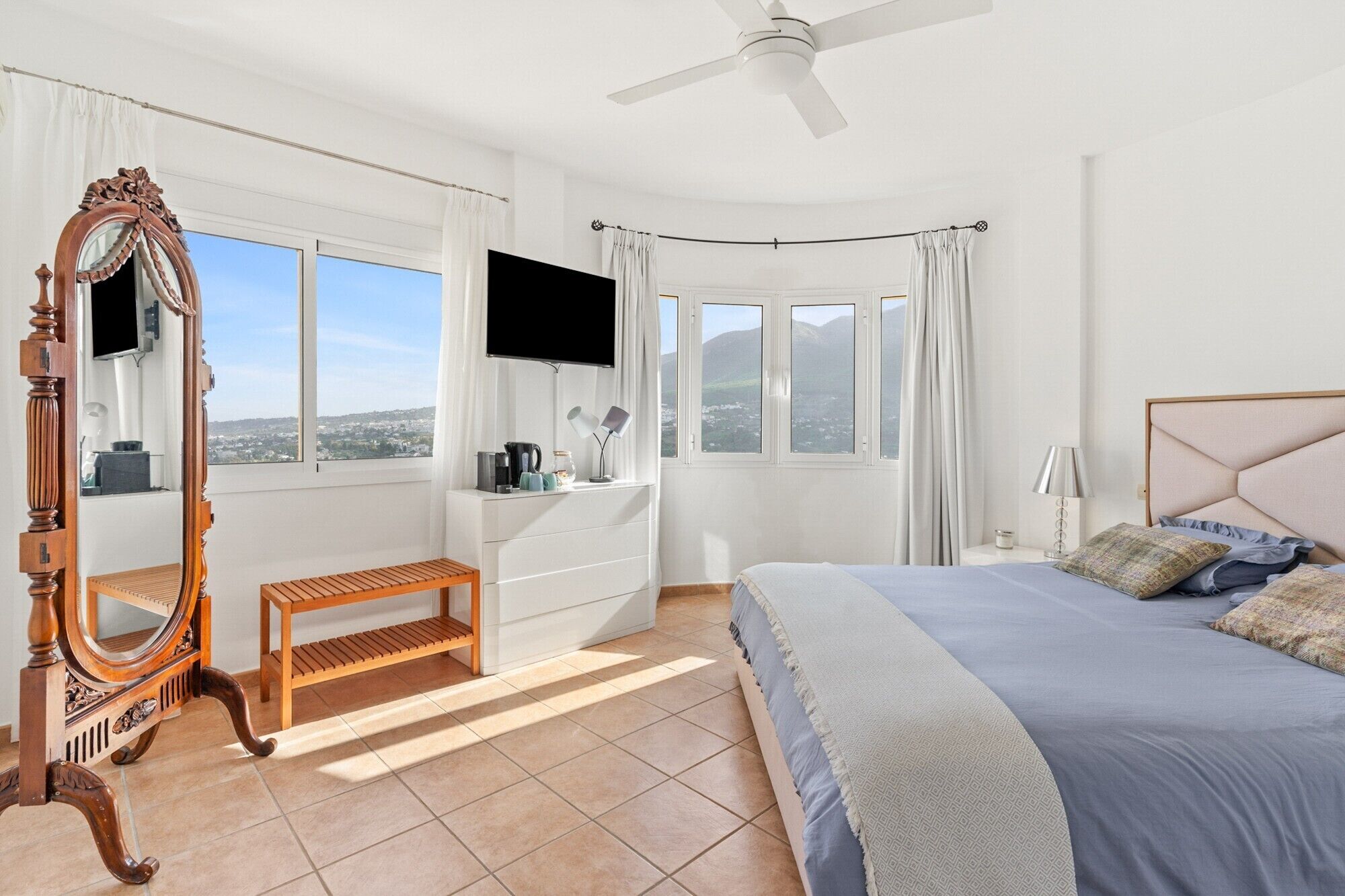 Iron/ironing board, WiFi, bed sheets