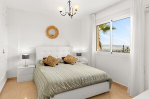 Iron/ironing board, WiFi, bed sheets - Apartment 'La Casita' with Mountain View, Wi-Fi and Air Conditioning (Alhaurín el Grande)