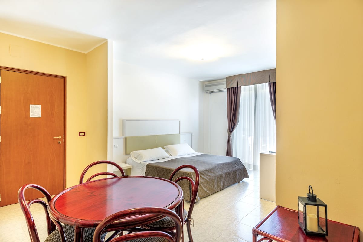 Studio | Living area | 24-inch flat-screen TV with cable channels