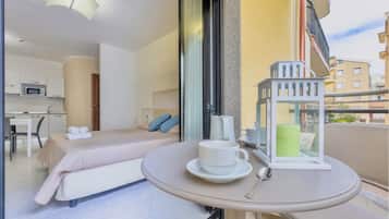 Estúdio | Área de estar | TV de tela plana 24 polegadas com canais a cabo