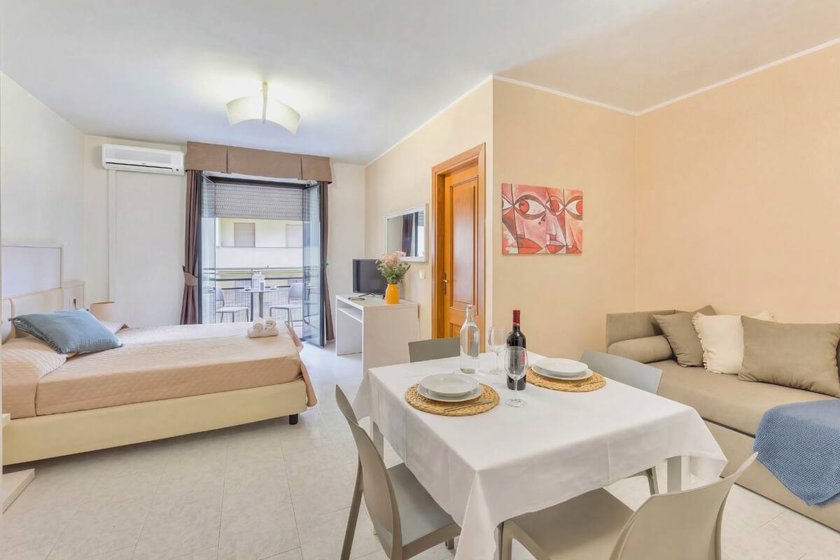 Studio | Living area | 24-inch flat-screen TV with cable channels