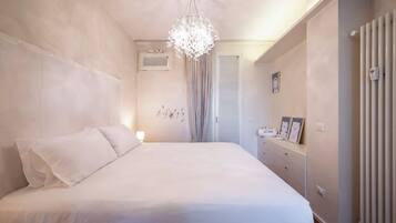 Darsena Lake Luca Stay Bright Family House | Iron/ironing board, free WiFi