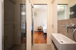 Darsena Lake Luca Stay Bright Family House | Bathroom - Luca Stay  Darsena Lake Viale Papiniano (Milan)