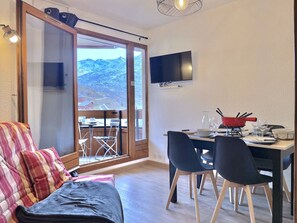 TV - (CI.55) 2-room ski-in/ski-out south mountain corner (Les Menuires)