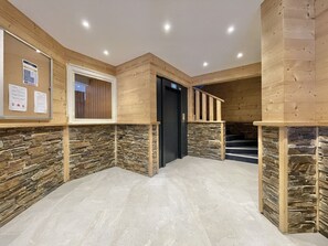 Interior - (CI.55) 2-room ski-in/ski-out south mountain corner (Les Menuires)