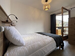 1 bedroom - (CI.55) 2-room ski-in/ski-out south mountain corner (Les Menuires)