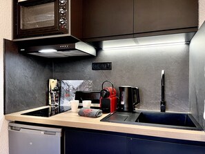 Fridge, oven, dishwasher, coffee/tea maker - (CI.55) 2-room ski-in/ski-out south mountain corner (Les Menuires)