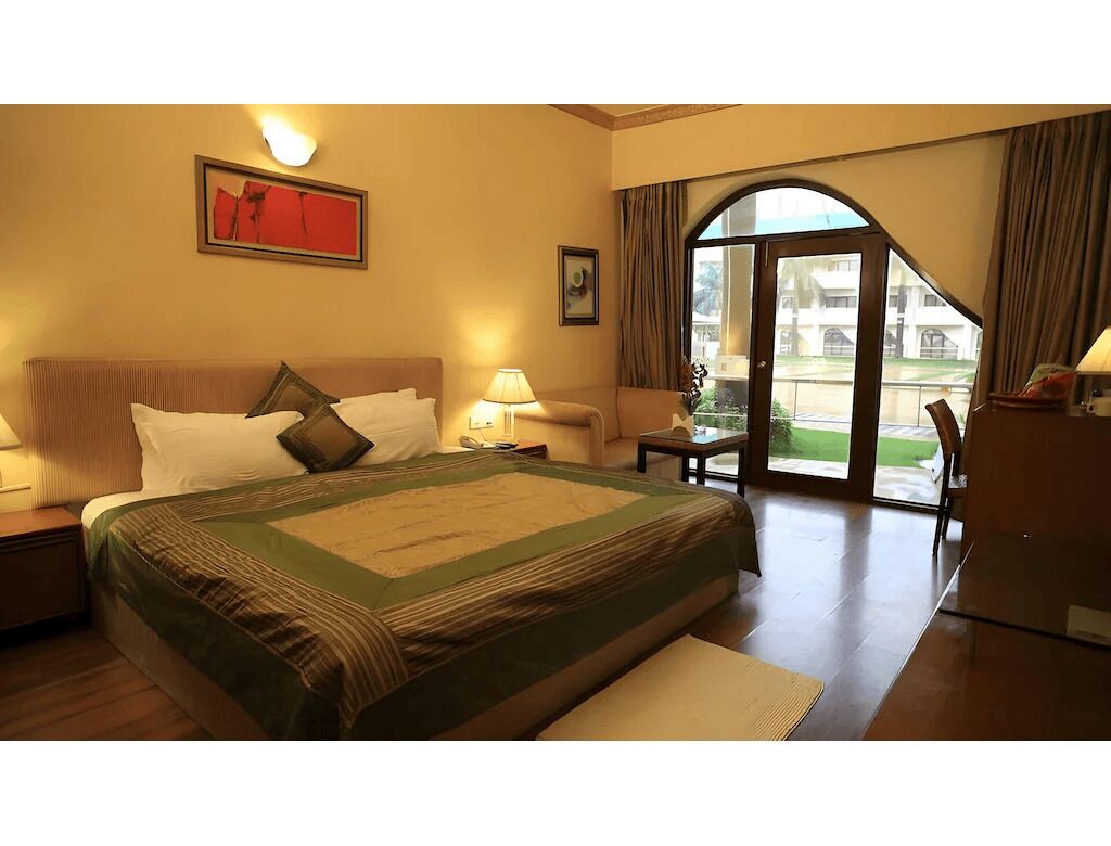 Deluxe Double Room | Laptop workspace, iron/ironing board, free WiFi