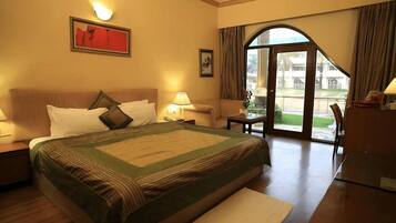 Deluxe Double Room | Laptop workspace, iron/ironing board, free WiFi