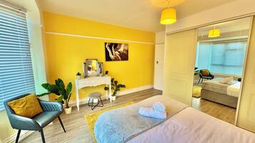 Iron/ironing board, free WiFi, bed sheets