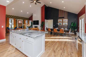 Dining - Bourbon Trailhead - 4 Kings • Game Room • Hot Tub (Lawrenceburg)