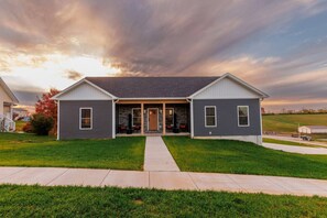 Exterior - Bourbon Trailhead - 4 Kings • Game Room • Hot Tub (Lawrenceburg)