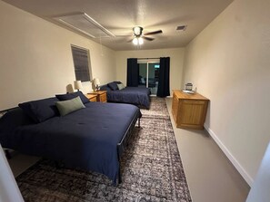 5 bedrooms, free WiFi - Spacious 5-bedroom, 2-bath retreat that comfortably hosts up to 12 guests. Unwind along Dry Elm Creek, soak in the wide-open skies, and explore nearby Muenster—home to charming local dining, 4R Ranch Vineyards, and Turtle Hill Golf Course. (Muenster)