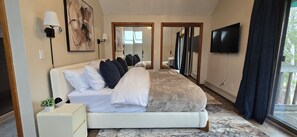 3 bedrooms, desk, iron/ironing board, travel cot