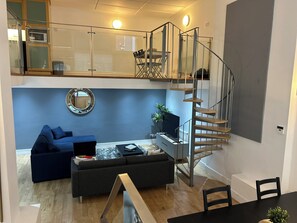 Smart TV - Designer Soho Loft in the heart of London (London)