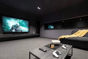TV, video games - Villa Angelina – luxury villa offering pool with shallow section and Media Room (Mandalencici)