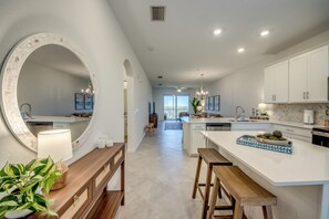 Private kitchen - Modern Heritage Landing Condo – Resort Lifestyle (Punta Gorda)