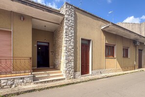 Exterior detail - Apartment 'Salento Home' with Private Terrace, Wi-Fi and Air Conditioning (Cursi)