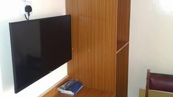 Standard Double Room | Free WiFi, bed sheets