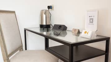 Superior-Doppelzimmer, Stadtblick | Bügeleisen/Bügelbrett, kostenloses WLAN