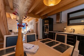 Réfrigérateur, micro-ondes, four, lave-vaisselle