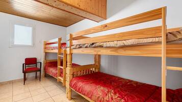 3 bedrooms, iron/ironing board