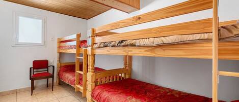 3 bedrooms, iron/ironing board