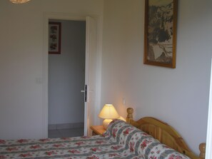 Iron/ironing board - Apartment with Panoramic View in a Picturesque Mountain Village (Grust)