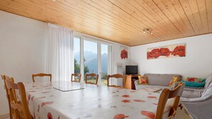 Interior - Apartment with Panoramic View in a Picturesque Mountain Village (Grust)
