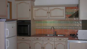 冰箱、微波炉、烤箱、炉灶