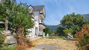 Exterior - Apartment with Panoramic View in a Picturesque Mountain Village (Grust)