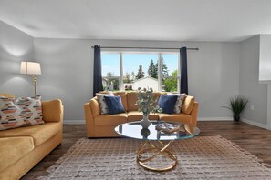 TV, stereo - Luxurious Retreat in Moncton (Moncton)