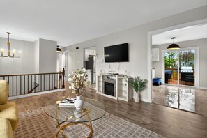 TV, stereo - Luxurious Retreat in Moncton (Moncton)