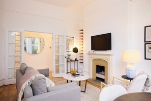Apartment, Balcony | Living area - Hampstead Parkside Apartment (London)