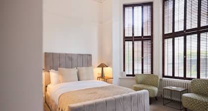 Hampstead Parkside Apartment