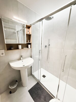 Shower, hair dryer, bidet, towels - Cozy Design Apartment in Milan | Piola/Center (Milano)