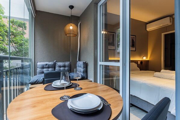 WiFi, bed sheets