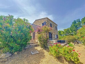 Exterior - Traditional Corsican house between sea and scrub (Serra-di-Ferro)