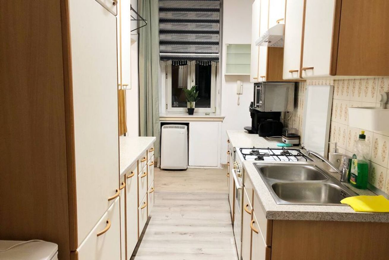 Frigorífico, microondas, horno y placa de cocina