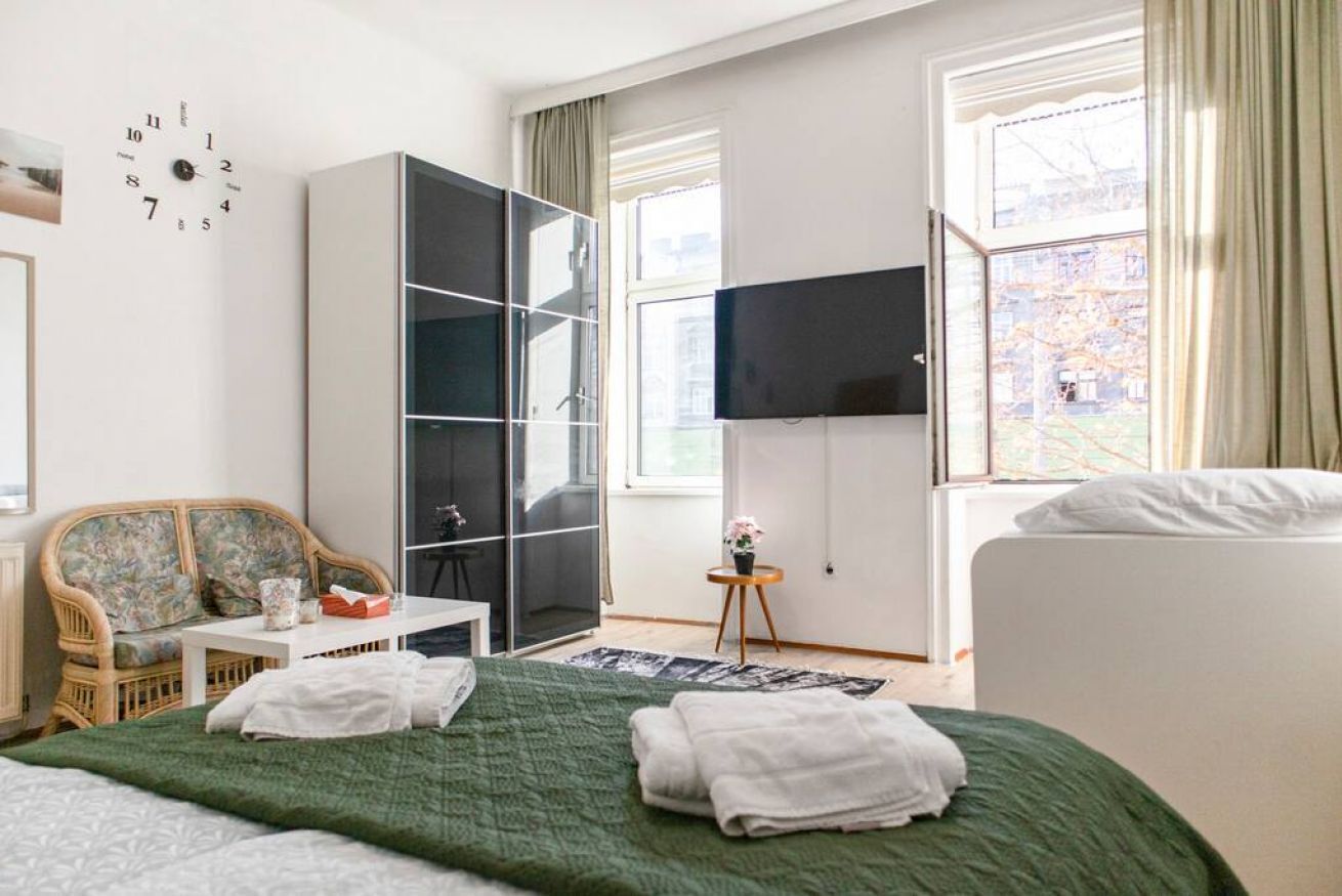 Iron/ironing board, WiFi, bed sheets